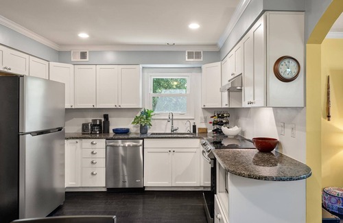 West Ashley Casa | Warm, Bright & Cozy 4BR House w/Musician's Charm