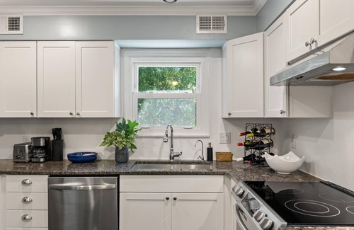 West Ashley Casa | Warm, Bright & Cozy 4BR House w/Musician's Charm