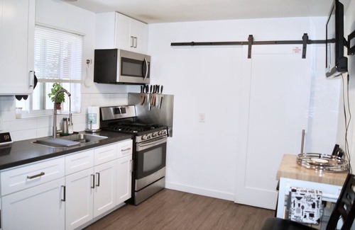 Big Bear City Cabaña | Warm & Cozy Big Bear Mountain Cottage | X-Box, FirePit, Cornhole