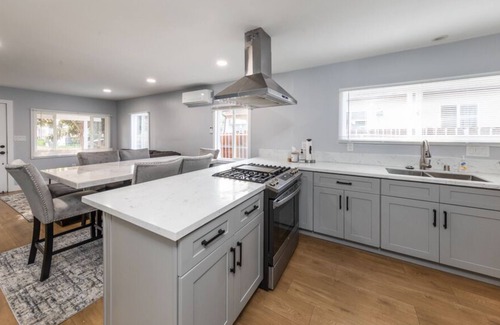 Los Angeles Casa | Warm & Cozy Newly Renovated & Furnished 5-Bedroom/3-Bathroom Home
