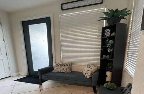 Regency Park Casa | Warm & Elegant Home - Perfect Location