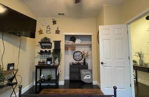 Regency Park Casa | Warm & Elegant Home - Perfect Location Downtown/SMF