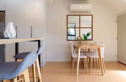 Edgeware Casa | Warm Family Comfort in the City with Garage Parking