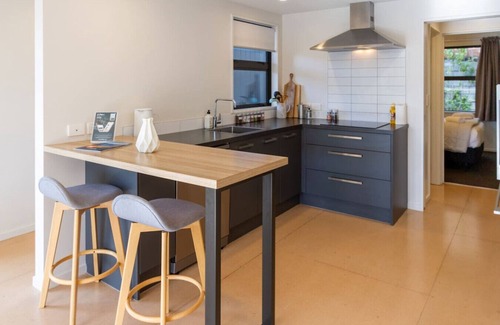 Edgeware Casa | Warm Family Comfort in the City with Garage Parking