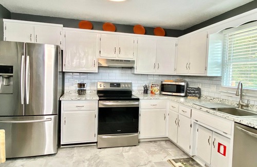 Clarksville Casa | Warm Family Comfort w/ Home Theater