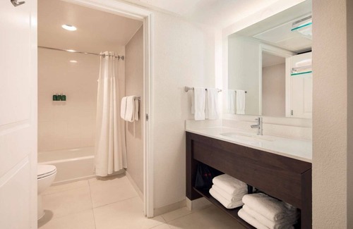 Raisin Hotel | Warm Fresno Escape: All-Comfort Suite with Pool Access | 4 Suites