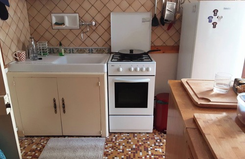 Chatel-Censoir Casa | Warm house, free wifi, private garden with flowers, 20 min. from Vézelay.