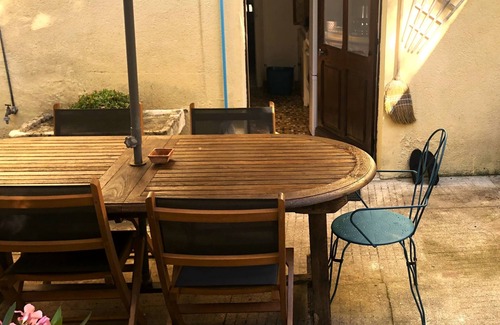 Chatel-Censoir Casa | Warm house, free wifi, private garden with flowers, 20 min. from Vézelay.