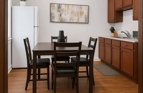 Hermosa Apartamento | Warm & Inviting 2BR Apt