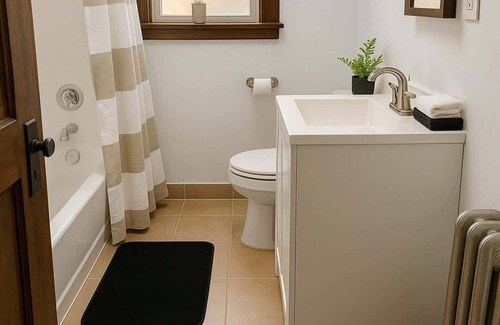 Hermosa Apartamento | Warm & Inviting 2BR Apt