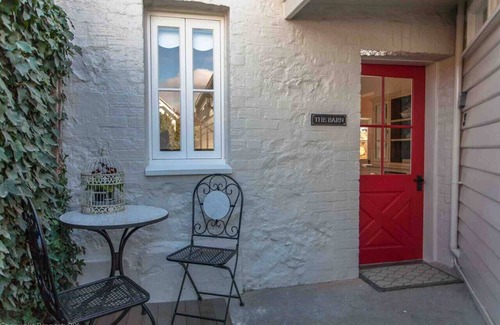 Hobart Central Business District Casa | Warm, Inviting & Luxurious The Barn