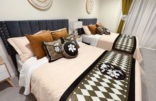 Chino Condominio | Warm little codon