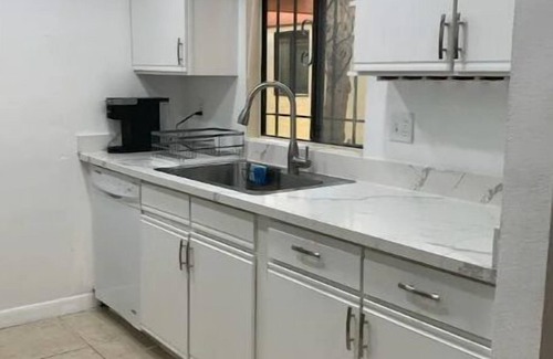 Sunrise Vista Chino Condominio | Warm Living in Palm Springs