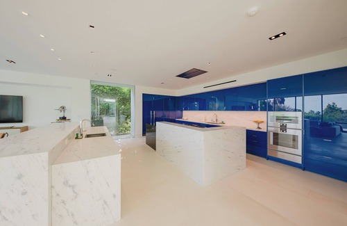 Trousdale Estates Villa | Warm Modern Masterpiece prime Trousdale Estates with beautiful city views.