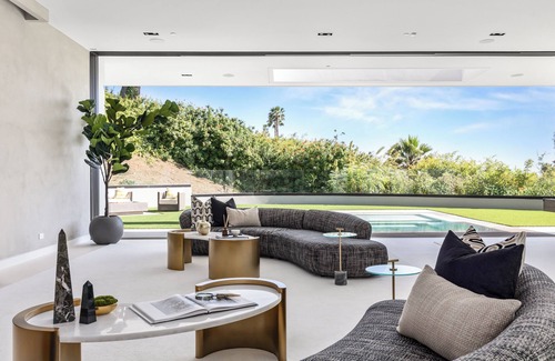 Trousdale Estates Villa | Warm Modern Masterpiece prime Trousdale Estates with beautiful city views.