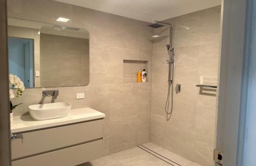 Hinchinbrook Casa | Warm, new and affordable room for couples or single if no one booked in other two room you will stay in the whole house by your self