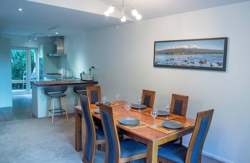 Ohakune Casa | Warm, spacious & modern Ohakune retreat - private outdoor spa pool, free wifi