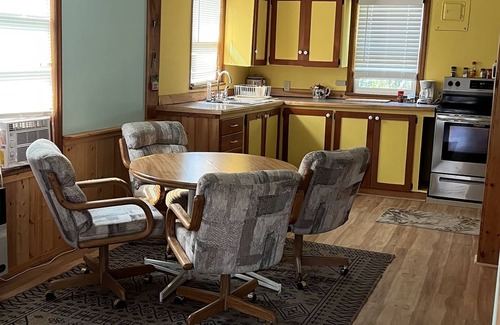 Hot Springs Casa | Warm up in Hot Springs at the Yellow Moose Fancy Camp ~