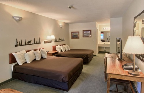 Bellaire Hotel | Warm Weather Stays Are Booking Now at The Legend Inn at Shanty Creek!
