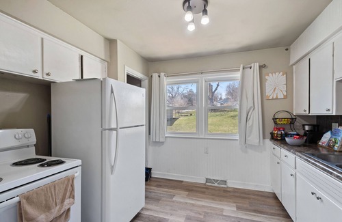 Des Moines Casa | Warm & Welcoming House, Cozy vibes & Free snacks