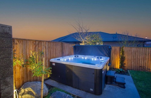Prebbleton Casa | Warm Winter Stay - Sleeps 10 | Spa| Games Room