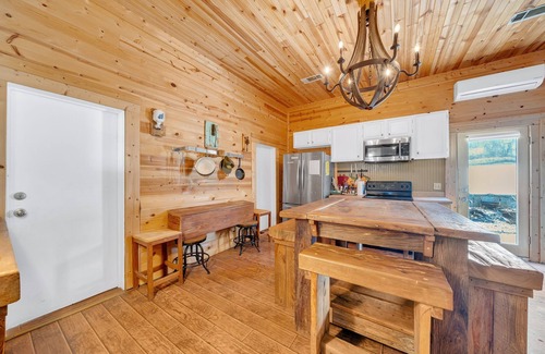 New Braunfels Casa | Warm Wooden Vibe 2BR Home | Grill | Outdoor Dining