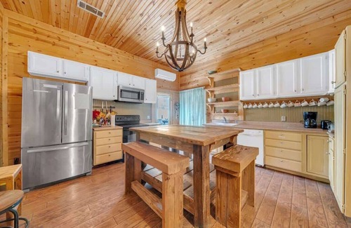 New Braunfels Casa | Warm Wooden Vibe 2BR Home | Grill | Outdoor Dining
