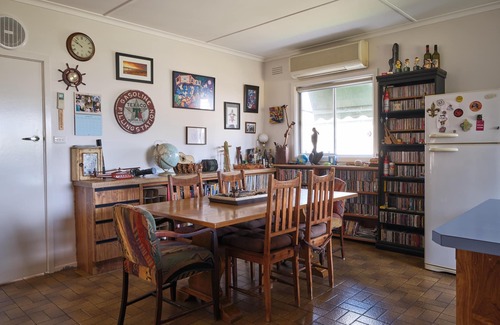 Rosebud Casa | Warraburra Beach Shack Rosebud, 2 bedroom. 1 NIGHT FREE!* - Enjoy your own beach box on holiday!