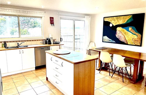 Hastings Casa | Warrangine Bay view retreat is a real jewel of the Mornington Peninsula.