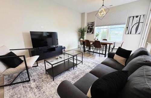 Warrenville Apartamento | Warrenville Retreat 4BR 3 Bath Townhouse - WV2