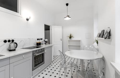 Old Town Apartamento | Warsaw Apartments - Elegant & Spacious in Old Town - Mostowa