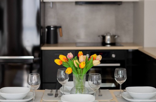 Targowek Apartamento | Warsaw Glebocka Apartment by Renters