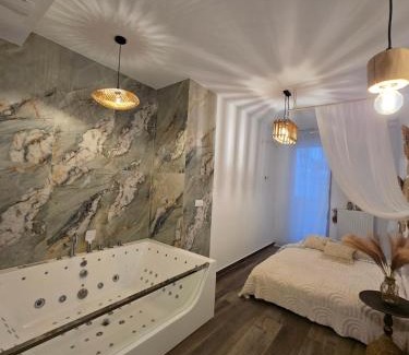 Mirow Apartamento | WARSZAWA CHMIELNA PRESTIGE HOME SPA APARTMENTS with Jacuzzi in the Heart of the City