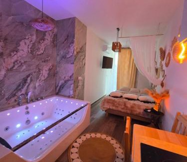 Mirow Apartamento | WARSZAWA CHMIELNA PRESTIGE HOME SPA APARTMENTS with Jacuzzi in the Heart of the City