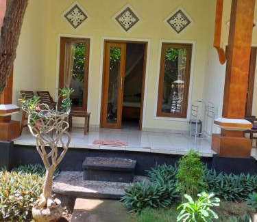 Amed Casa | Warung Win Beach & Homestay