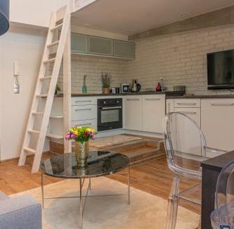 Srodmiescie Południowe Apartamento | Waryńskiego 9 - piękna panorama miasta - Smart TV 42 cale - WiFi - ekspres kapsułkowy - w pełni wyposażona kuchnia