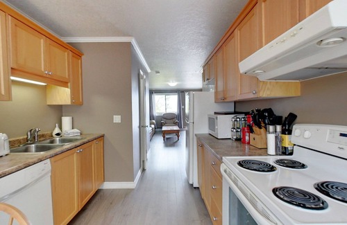 Wasaga Beach Casa | Wasaga Beach/ Blue Mountain Ski Hills/ Christmas village/ Lake Front/