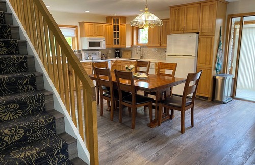 Wasaga Beach Casa | Wasaga Beach Water Front Country Styled Home Near Blue Mountain - Four Bedroom