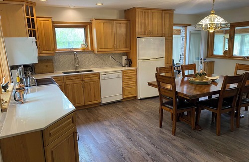 Wasaga Beach Casa | Wasaga Beach Water Front Country Styled Home Near Blue Mountain - Four Bedroom