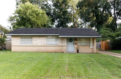 Broadmoor Casa | Washing Stay-Entire 4 Bedroom and 2 Baths!