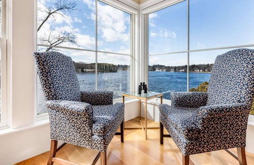 Amesbury Casa | Watch Eagles Soar at RiverBend: Waterfront Luxury suites, gourmet kitchen Fast WiFi