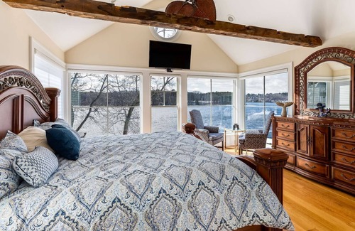 Amesbury Casa | Watch Eagles Soar at RiverBend: Waterfront Luxury suites, gourmet kitchen Fast WiFi
