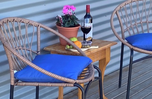 Nubeena Apartamento | Watch the sunrise and set over the bay. Peaceful, central & dog friendly.