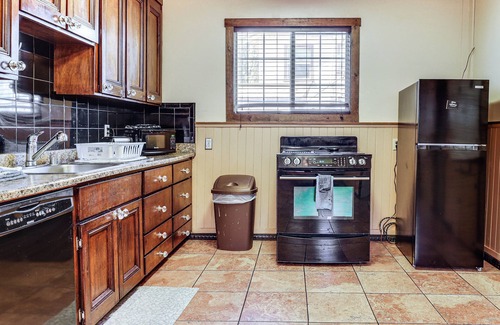 Clearlake Casa | Watefront Getaway w/Mtn Views & Dock in Clearlake