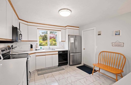 West Dennis Casa | Water Access, Sunsets, Walk to Restaurants!