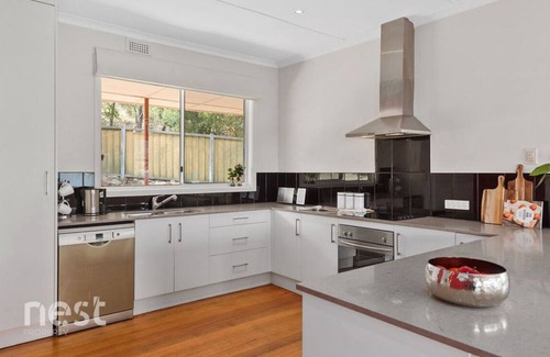 Rosny Casa | Water and bridge view, 10 mins drive from Hobart