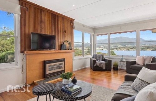 Rosny Casa | Water and bridge view, 10 mins drive from Hobart
