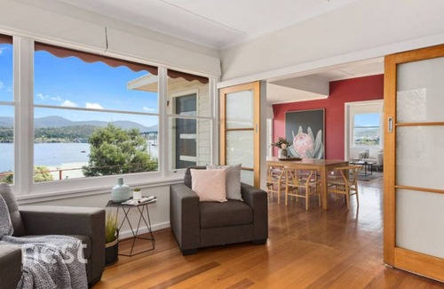 Rosny Casa | Water and bridge view, 10 mins drive from Hobart