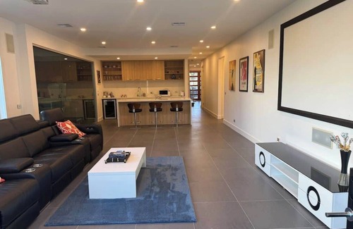 North Shore Casa | Water Front at Geelong Holiday K Villa