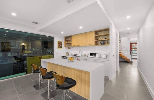 North Shore Casa | Water Front at Geelong Holiday K Villa